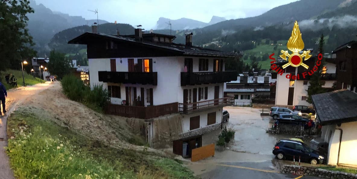Bomba d'acqua a Cortina, strade come fiumi e cascate di fango VIDEO