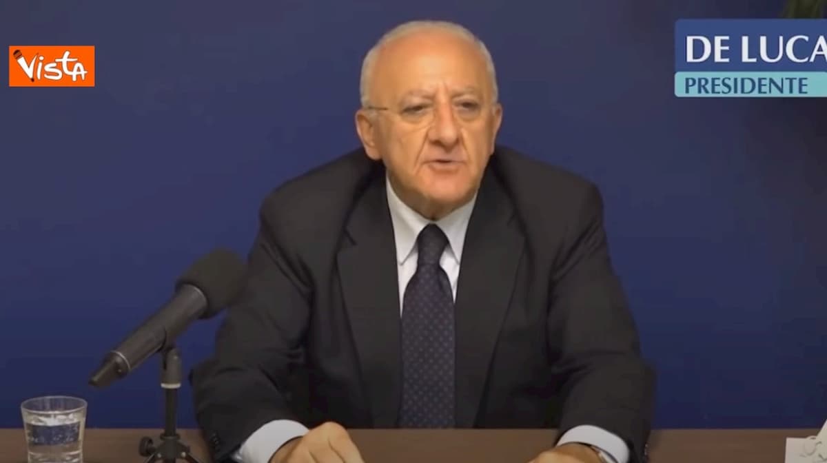 De Luca sfotte Salvini