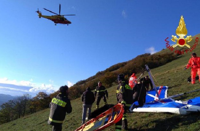 Deltaplano precipita a Marina di Modica (Ragusa): pilota morto carbonizzato