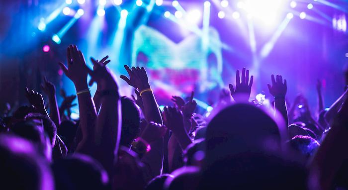 Discoteche chiuse, allarme rave party e feste in villa. Primi casi alle Eolie