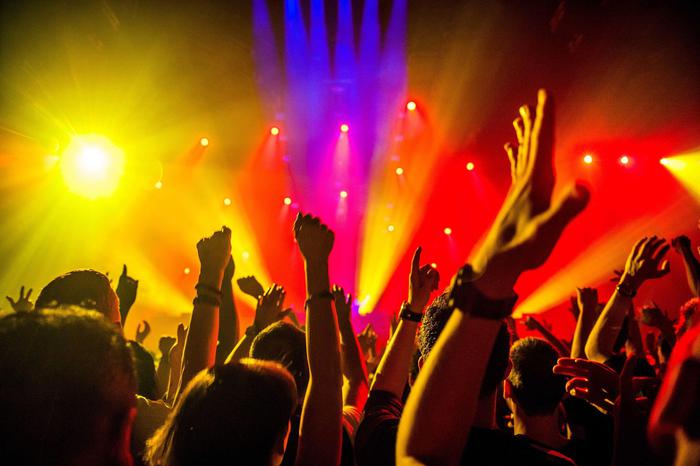 Contagio in discoteca a Porto Rotondo, 5 ragazzi positivi tornano a Roma