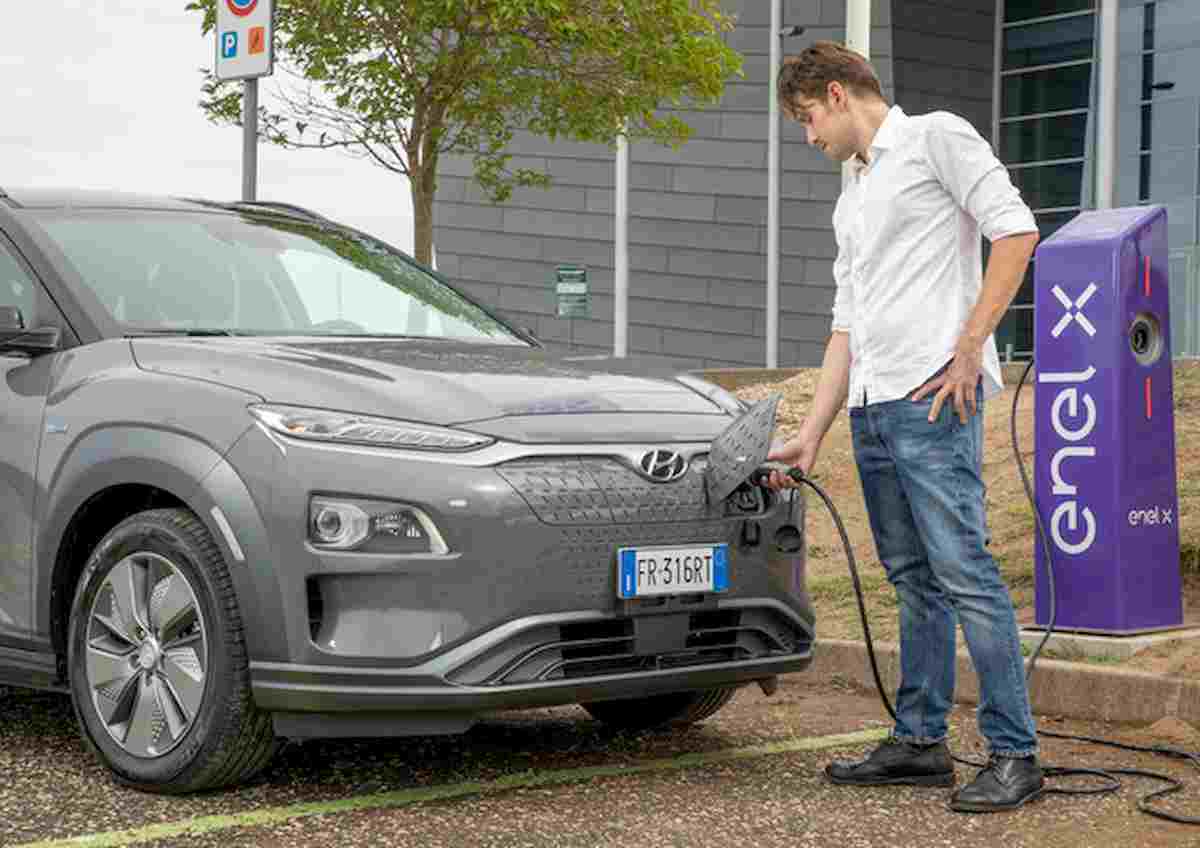 Enel X amplia rete ricarica per veicoli elettrici: 50 mila colonnine in tutta Europa