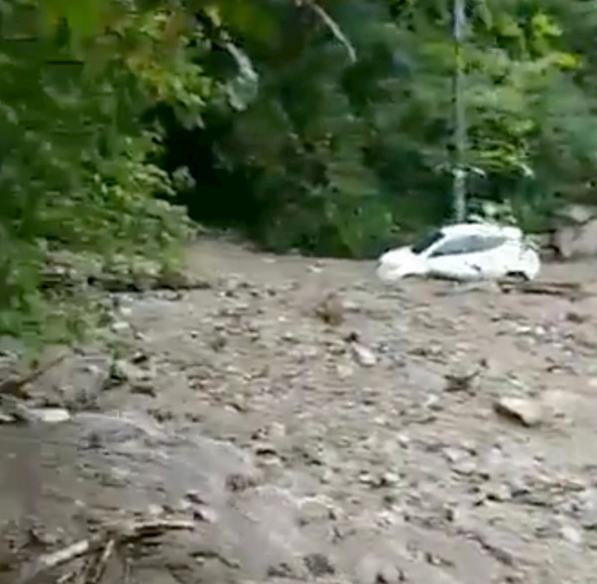 Maltempo al Nord: frana ad Oggebbio (Verbano-Cusio-Ossola), interrotta la statale 34