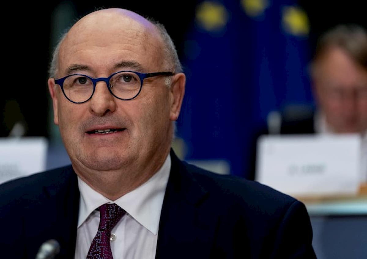 Hogan, commissario al Commercio Ue, si dimette dopo cena con 80 persone (nonostante le norme anti-covid)