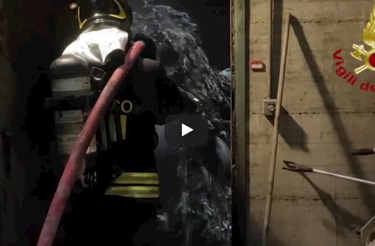 Granarolo, a fuoco inceneritore Hera. Vigili del Fuoco a lavoro per ore