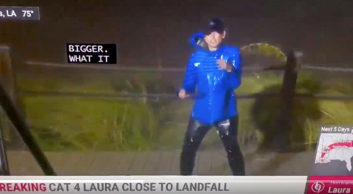 Uragano Laura in Louisiana. Sui social il video della meteorologa travolta dalle raffiche