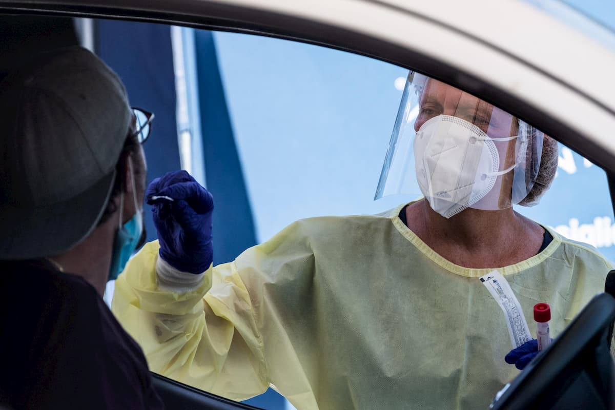 Coronavirus, boom di casi nel Lazio: 215. Zingaretti: "Tamponi agli imbarchi dalla Sardegna"