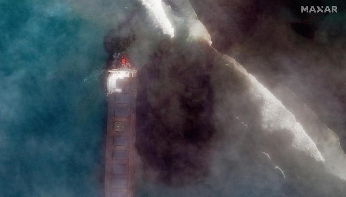 Mauritius marea nera, disastro ambientale causato da una petroliera FOTO