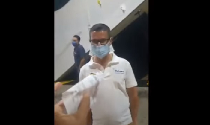 Daniela Martani si rifiuta di indossare la mascherina in auto prima di salire sul traghetto VIDEO