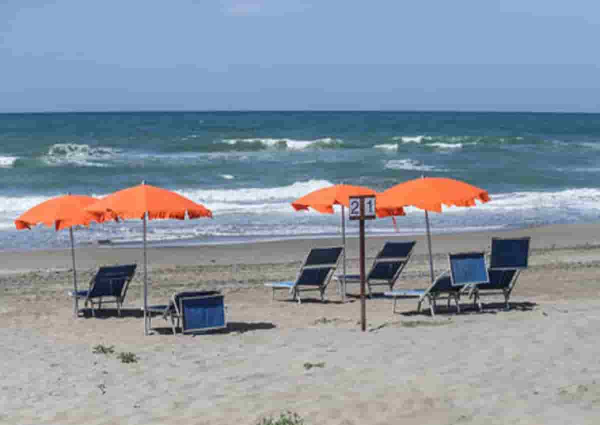 Massa, foto Ansa di una spiaggia