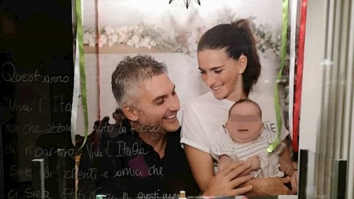 Mattia Maestri in vetrina a Casalpusterlengo con moglie e figlia: la FOTO del paziente 1 di Codogno