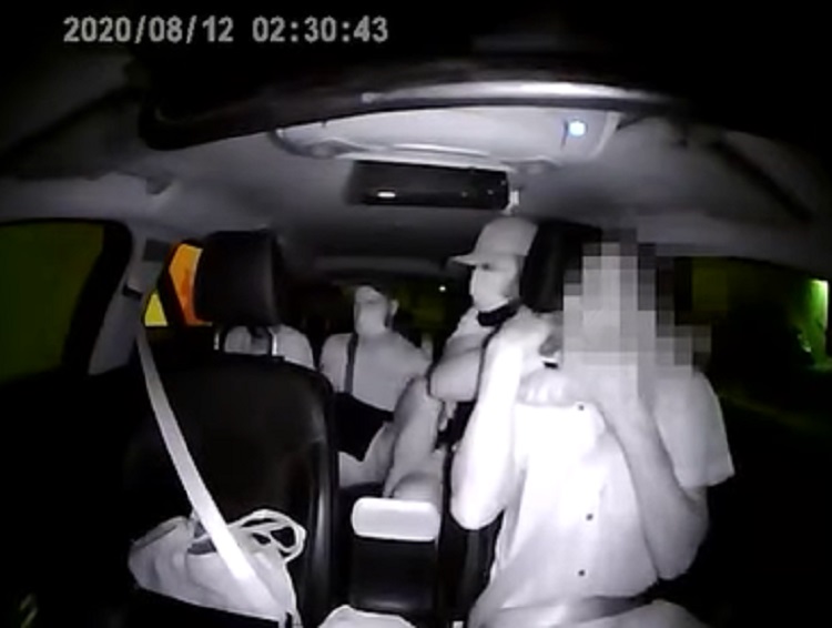 Milano, la rapina nella notte a un tassista