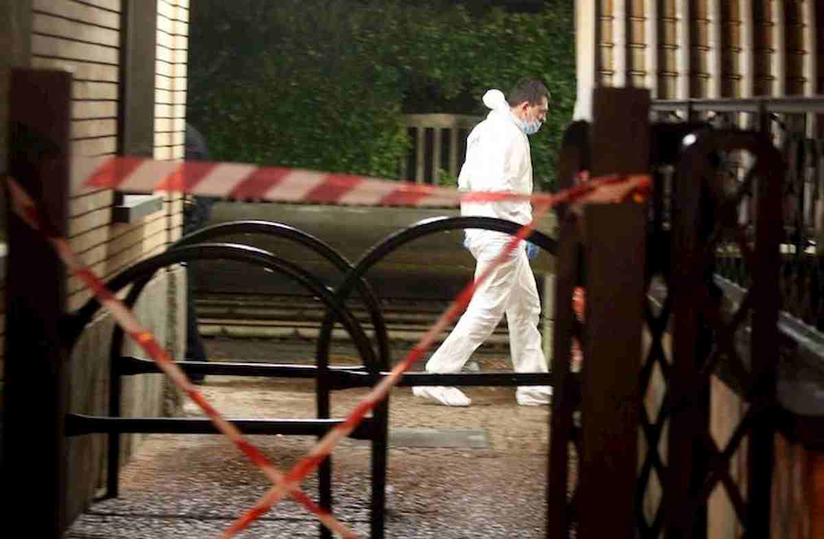 Mozzate, trova moglie con amico e gli buca le gomme dell'auto. Il marito ucciso a coltellate