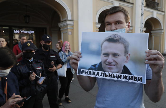 Navalny avvelenato? I medici dicono che è il metabilismo
