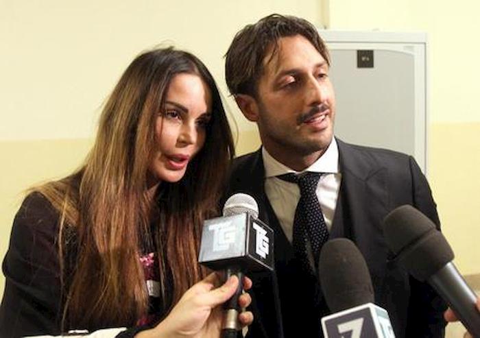 Nina Moric contro Fabrizio Corona per il figlio: "Carlos per te è una macchina da soldi"