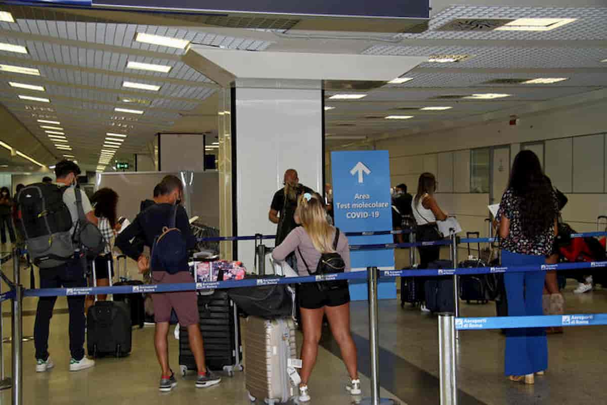 Notifiche di quarantena inviate per sbaglio dalla Asl Toscana a mille persone tornate dall'estero