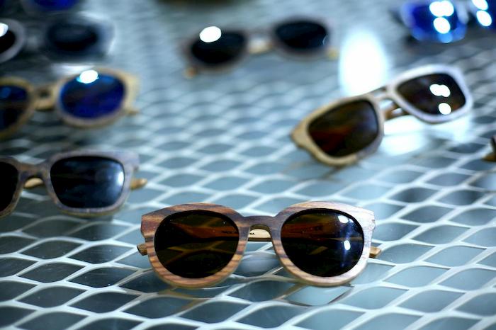 Sugli occhiali da sole più batteri del water. Gli oggetti da non lasciare in auto