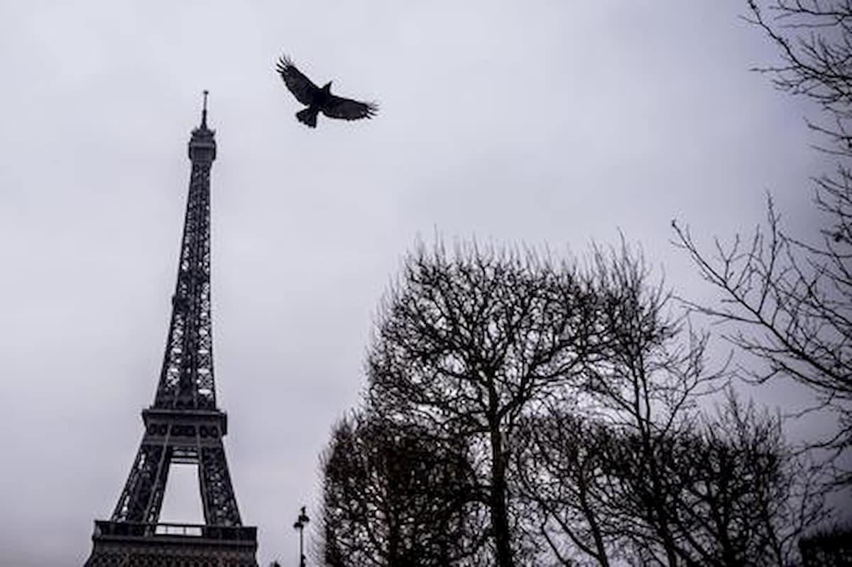 Cadavere di 30 anni fa scoperto in un palazzo di Parigi