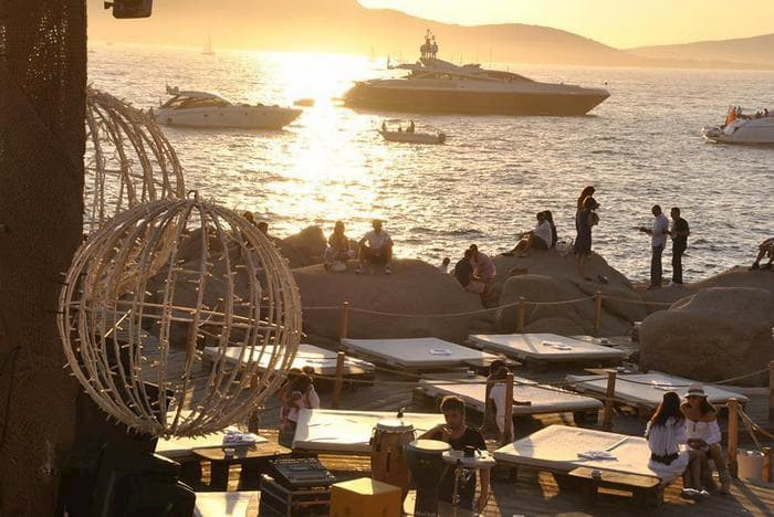 Coronavirus Costa Smeralda, al Phi Beach di Baja Sardinia 21 positivi