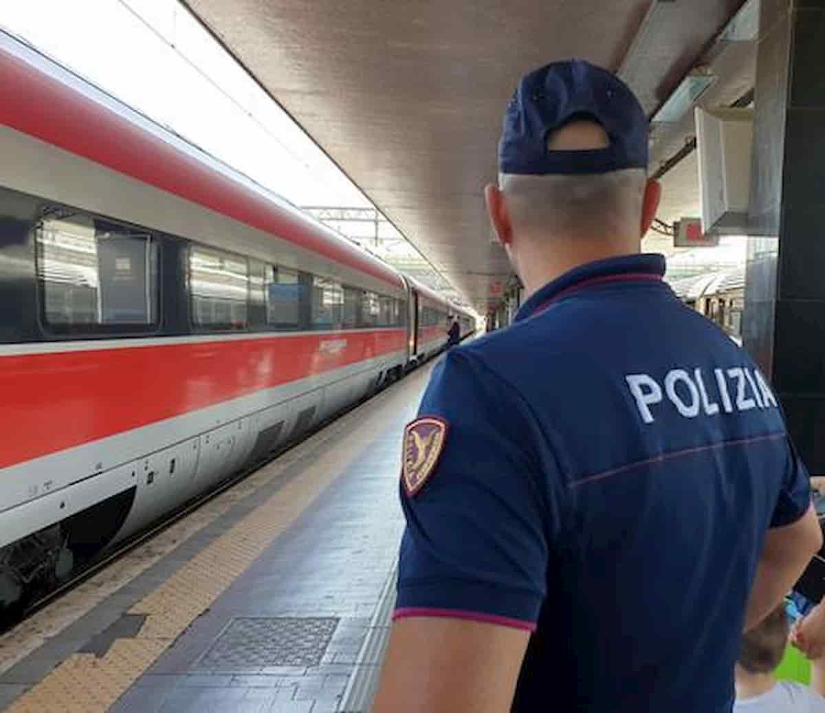 Poliziotto salva anziano colto da infarto