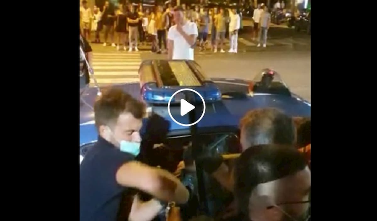 Polizia e forze dell'ordine, il nuovo bersaglio del popolo senza mascherina in Italia