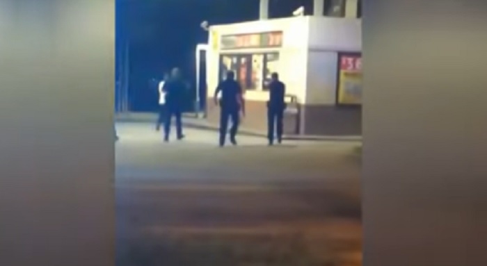 Polizia Usa uccide afroamericano in Louisiana con 11 colpi di pistola VIDEO