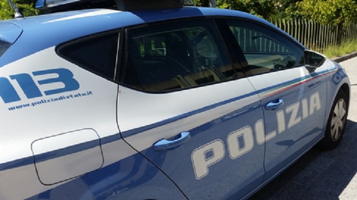 Un'auto della polizia, foto ansa