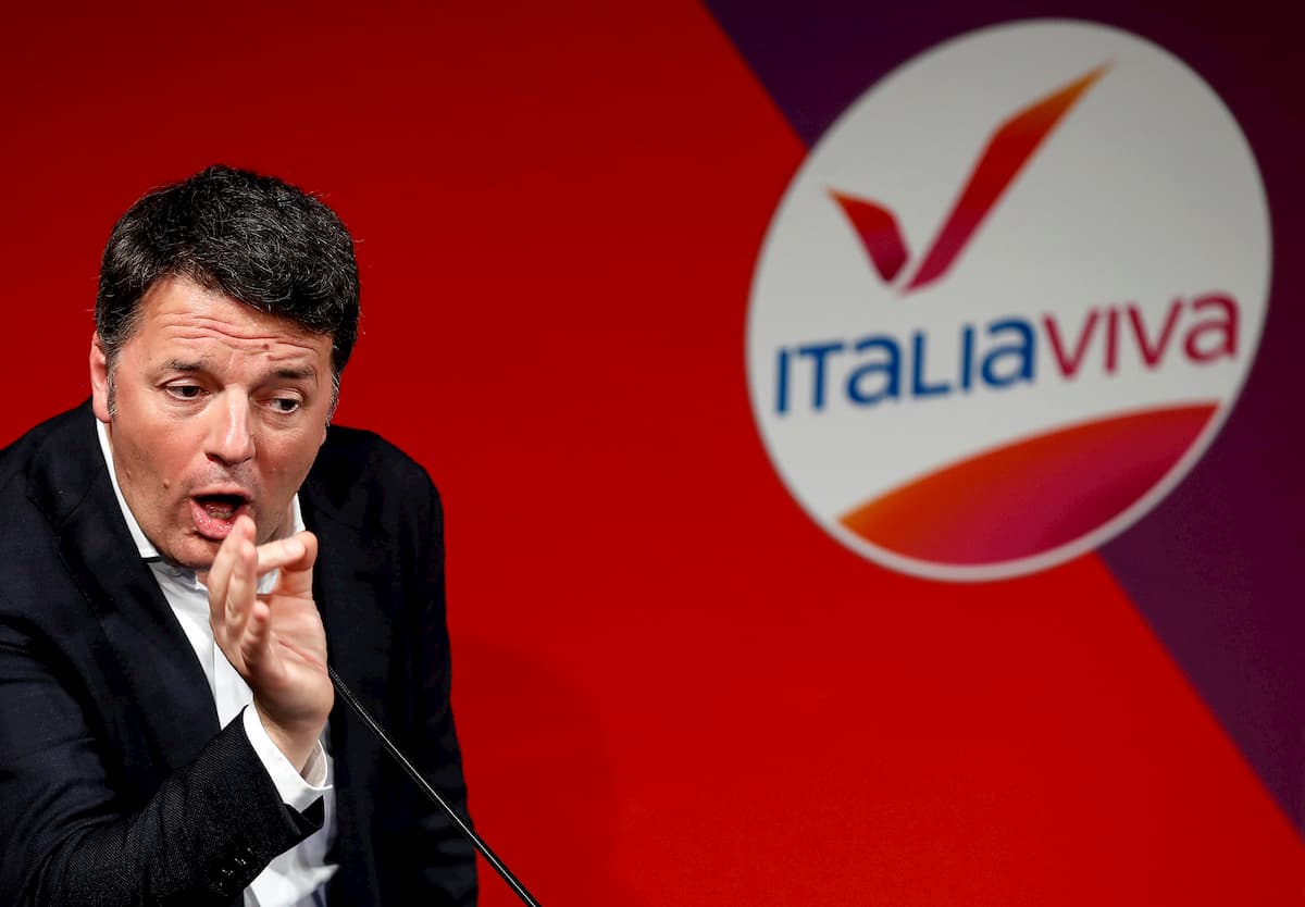 "Conte imbarazzante", Renzi mormora durante discorso premier Senato