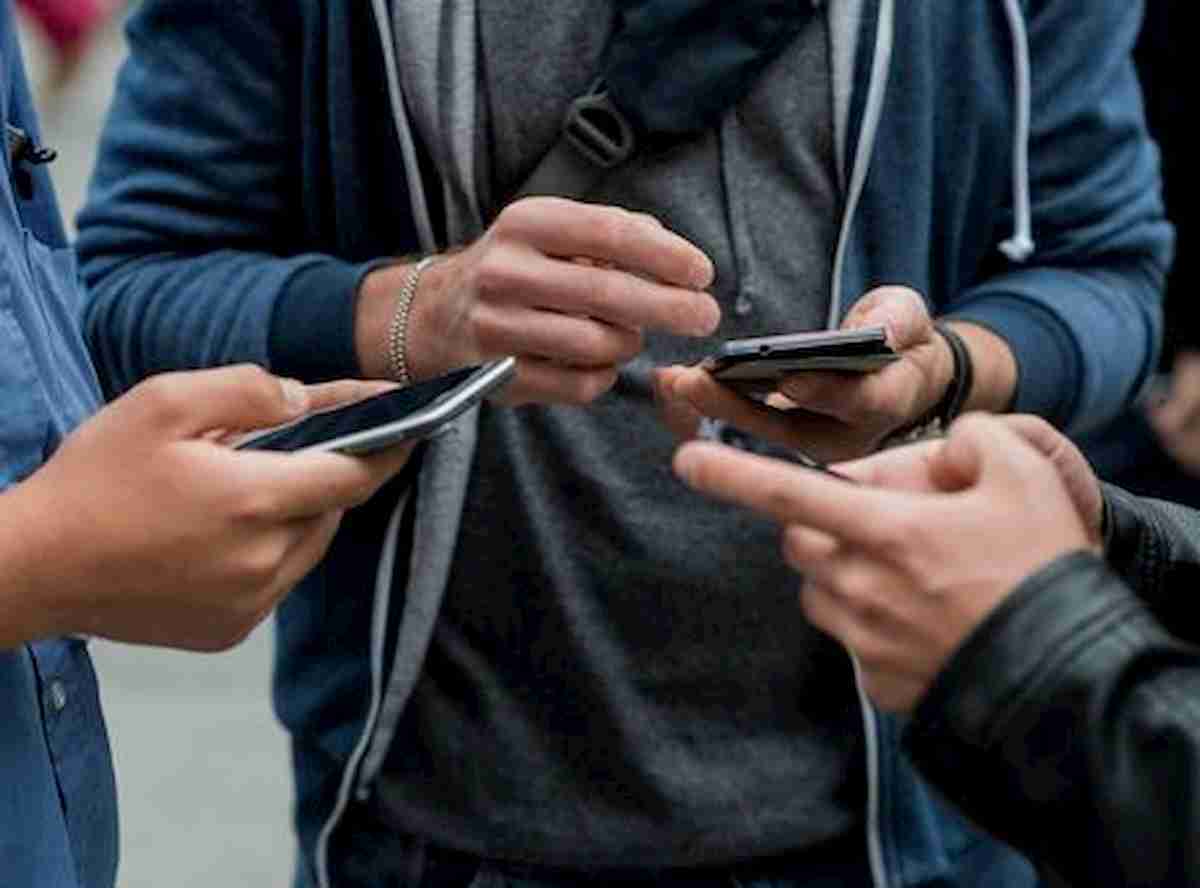 Marghera, chiede cellulare in prestito a una 15enne e glielo ruba. Poi tenta di violentarla, arrestato 24enne