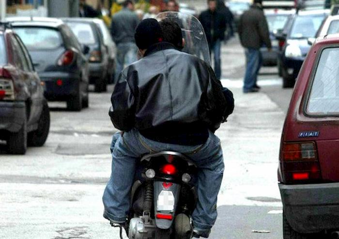 Roma, picchiano 37enne e gli rubano scooter. Fermati due 20enni di nazionalità belga