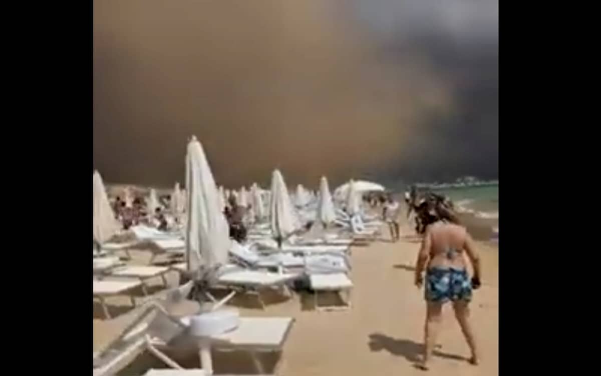 Salento, tromba d'aria sulla spiaggia di Pescoluse VIDEO