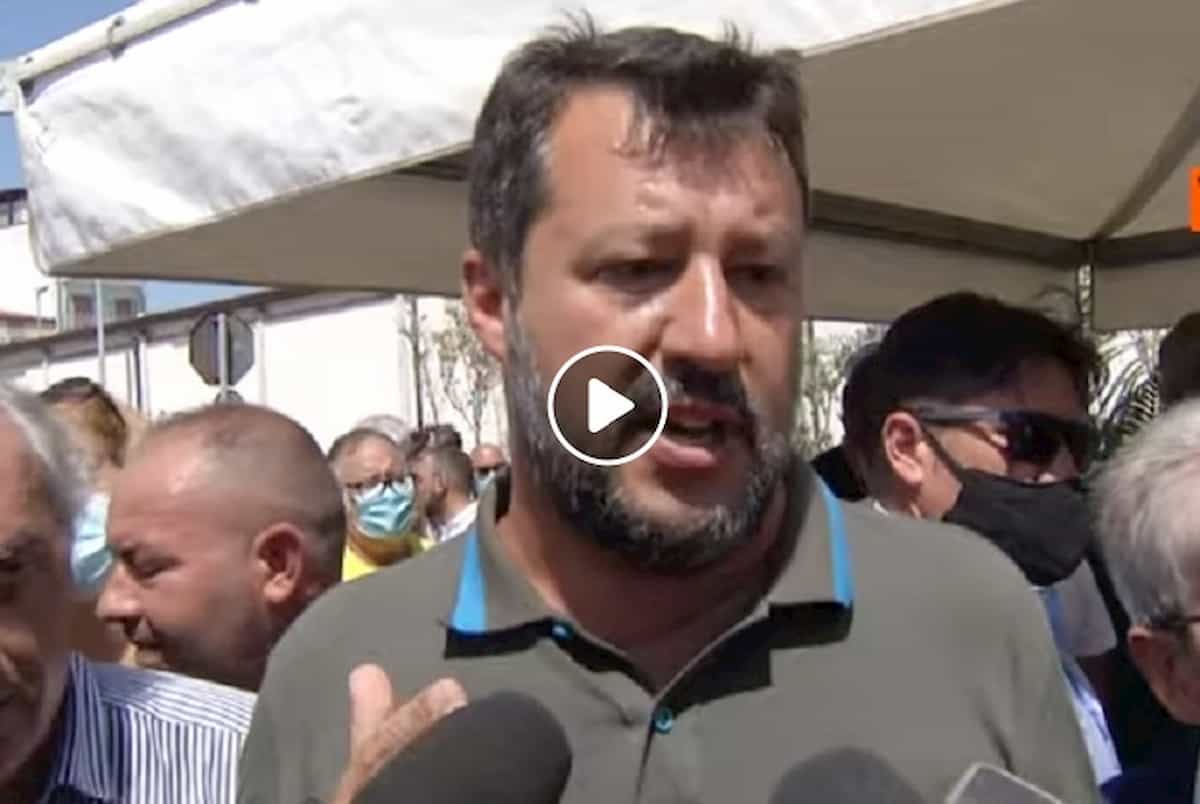 Salvini: "Migranti positivi al Covid a spasso per Lampedusa" VIDEO Sindaco e prefetto smentiscono