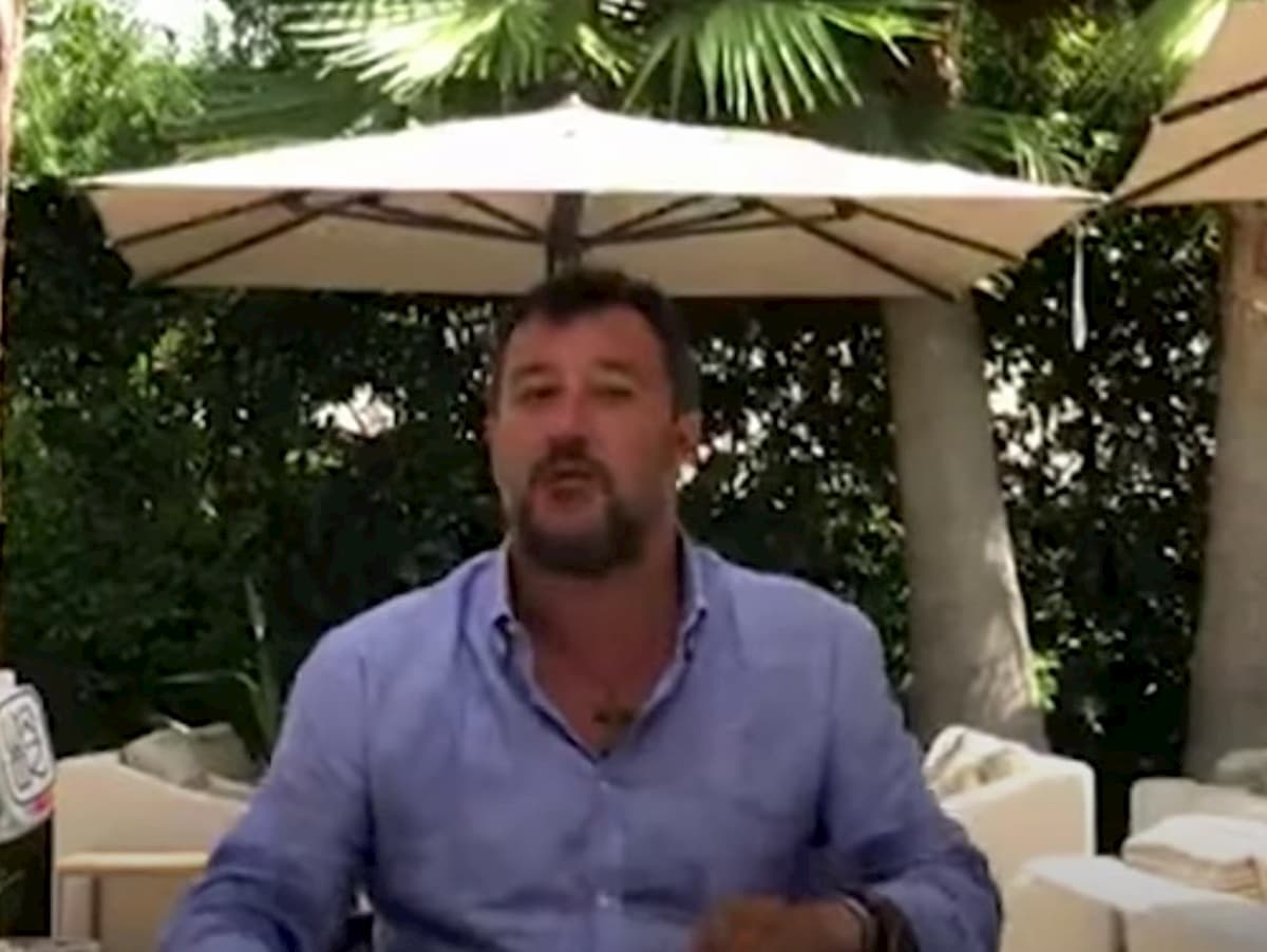 Coronavirus, Salvini: "I nuovi contagi? Il problema non sono i ragazzi che ballano ma quelli che sbarcano"