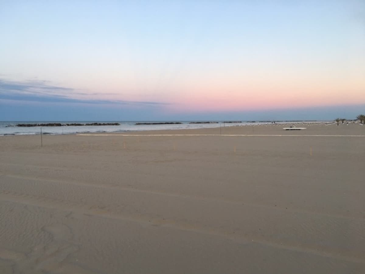 Cadavere di ragazza tra 20 e 30 anni in spiaggia a San Benedetto del Tronto: forse trascinata dalla corrente