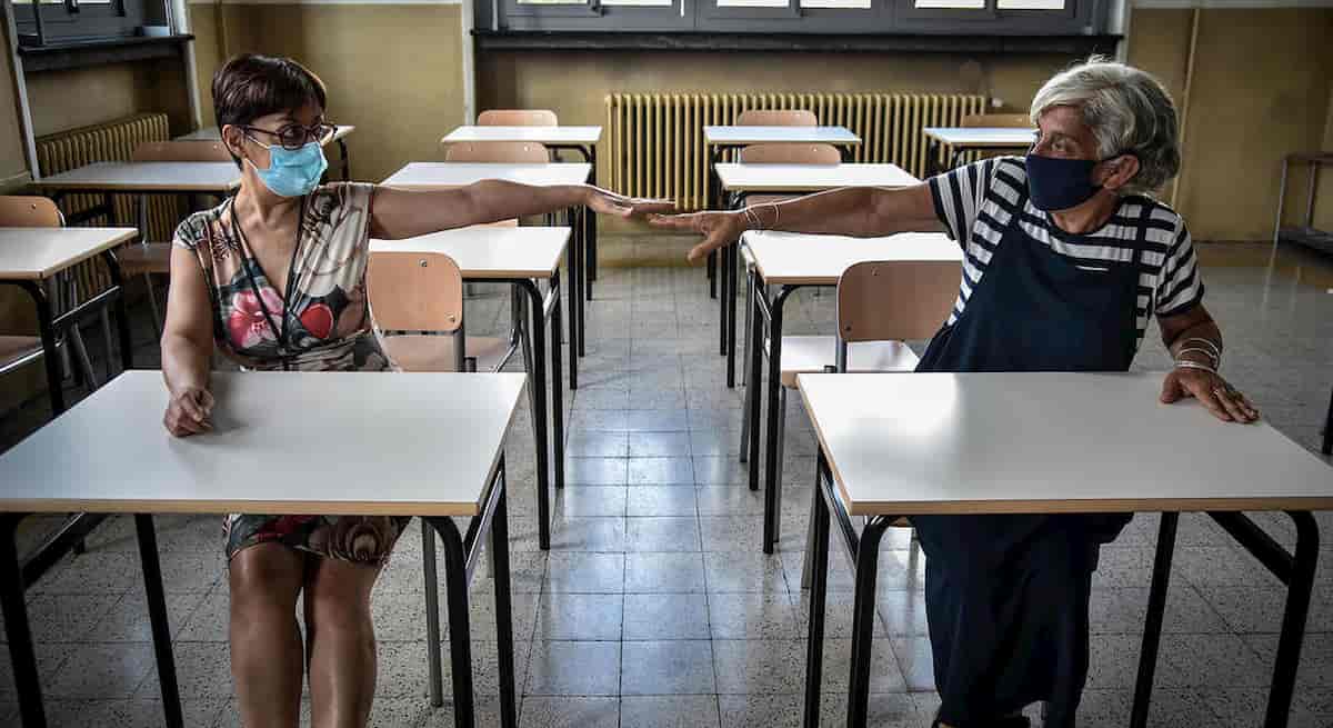 Scuola, mascherine o no? E poi banchi, scuolabus...la lunga battaglia tra governo e Regioni in vista del 14 settembre