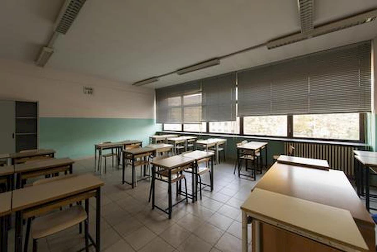 Scuola e coronavirus, documento Iss: alunno con sintomi in isolamento. Genitori allertano i medici