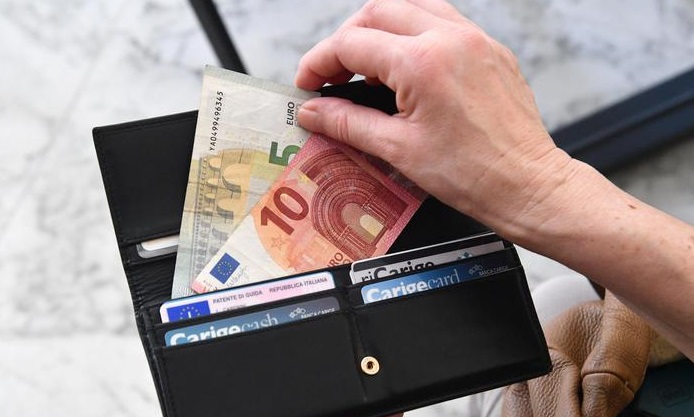 Città più care d'Italia: Milano prima per la spesa, Napoli per i rifiuti. Pescara la più economica