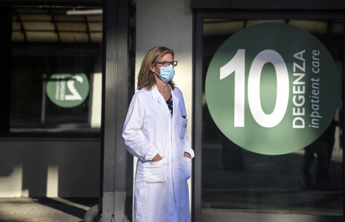 Vaccino Spallanzani, primo volontario è una donna