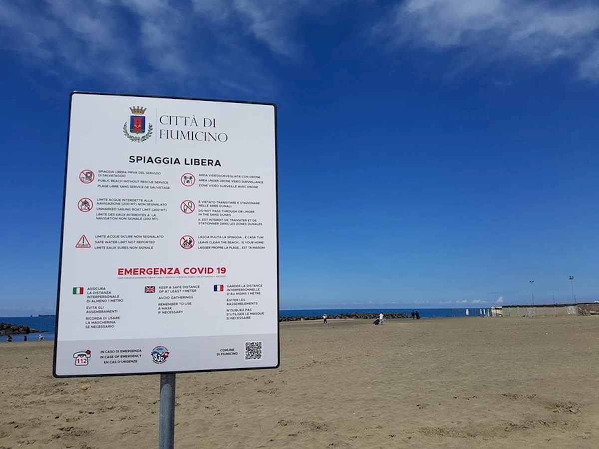 spiaggia fregene, foto ansa