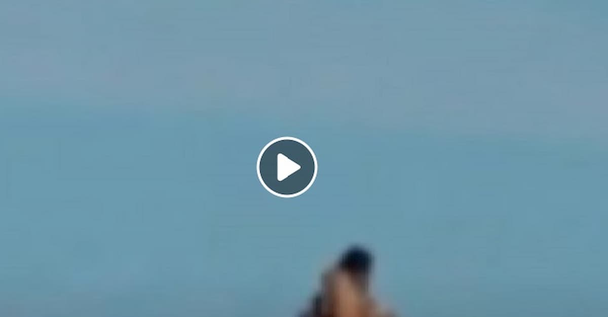 Torre Sant'Andrea (Marina di Melendugno), amplesso sugli scogli. In pieno giorno, tra centinaia di persone FOTO