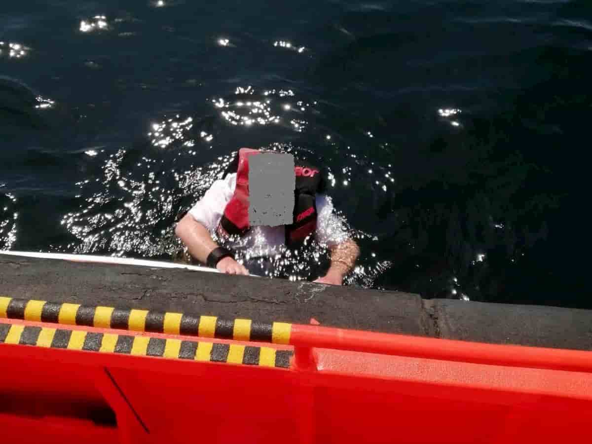 Uomo trovato in mare: “Sono caduto 3 giorni fa da una nave da crociera”