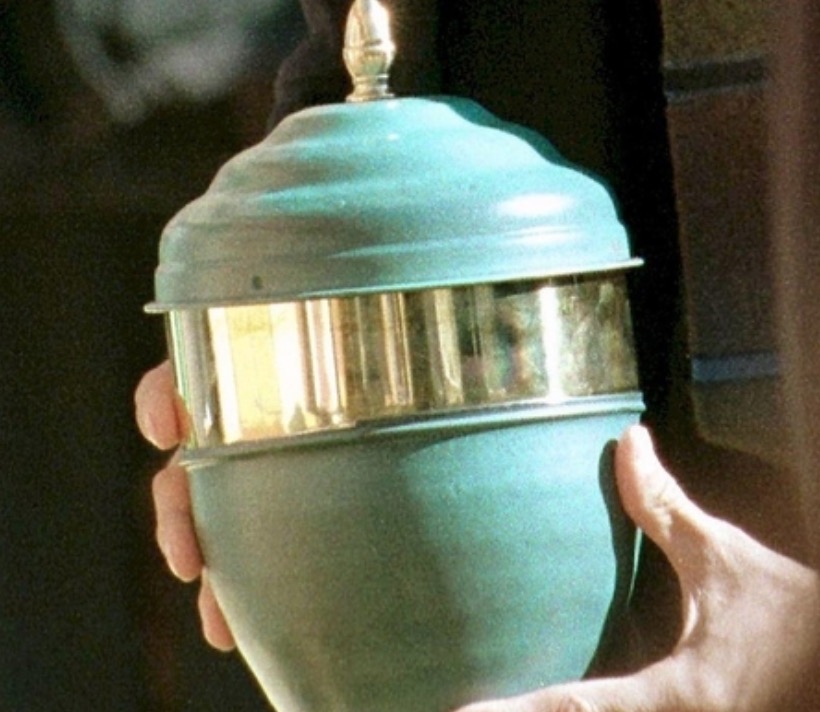 "Dacci i soldi della cremazione o lasciamo qui il cadavere", la scena assurda in una banca indiana