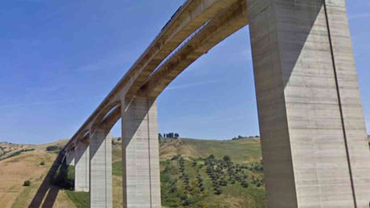 A14, minaccia di buttarsi dal viadotto: chiuso e riaperto tratto tra Pescara Ovest e Atri Pineto