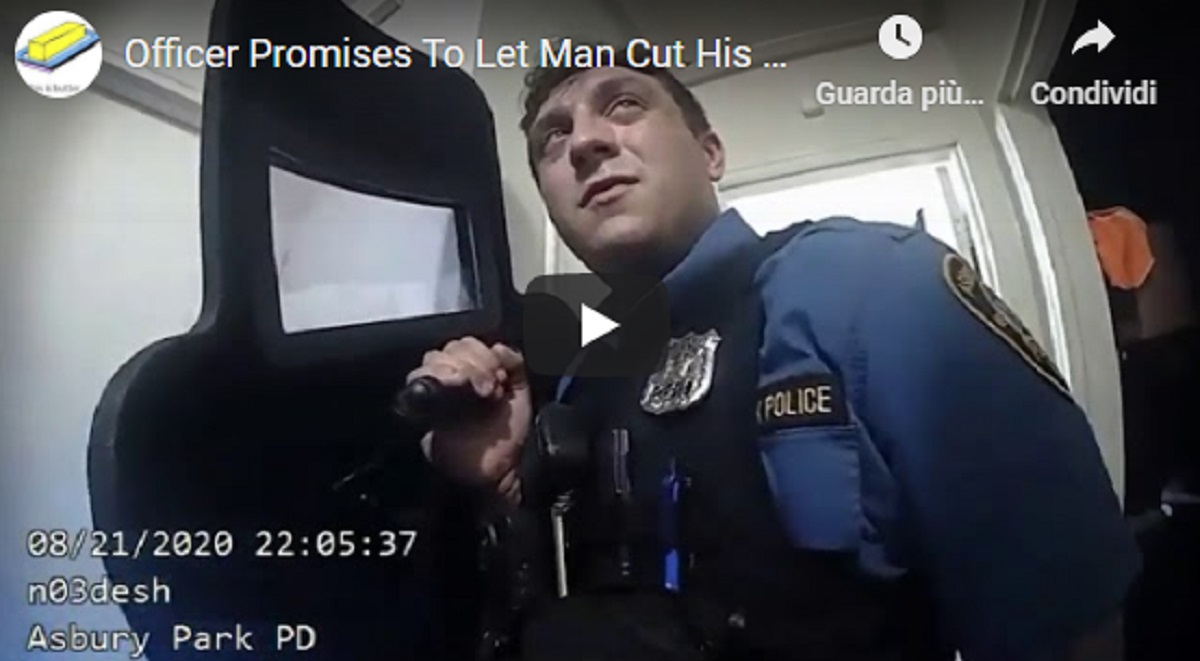 Usa, afroamericano ucciso dalla polizia: ecco le immagini. Prima le urla, poi il coltello e lo sparo VIDEO. Lo screenshot del video