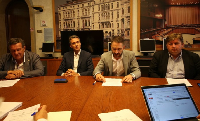 Regionali Veneto, Andrea Bassi (Fdi) rinuncia: "Voglio stare con mio figlio"