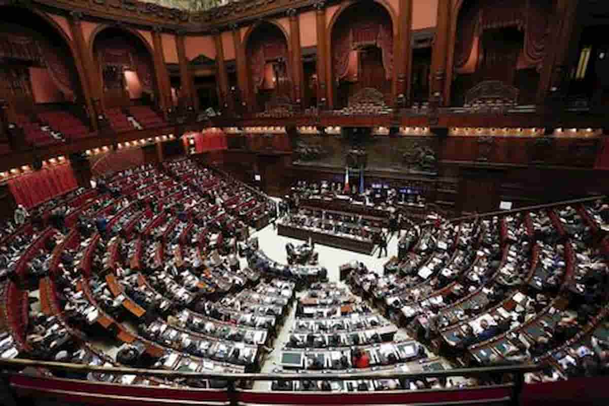 Ristoranti chiusi alle 18. Quello della Camera no... Fico corre ai ripari e lo fa chiudere