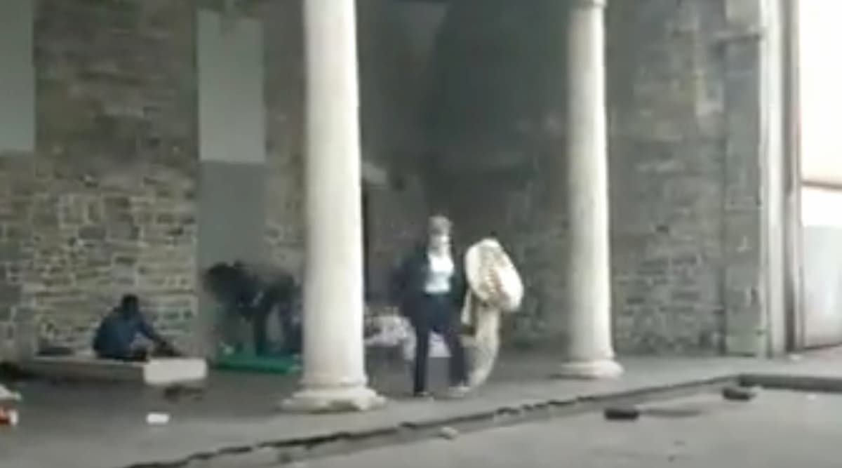 Como, assessore alle politiche sociali toglie la coperta ad un senzatetto VIDEO