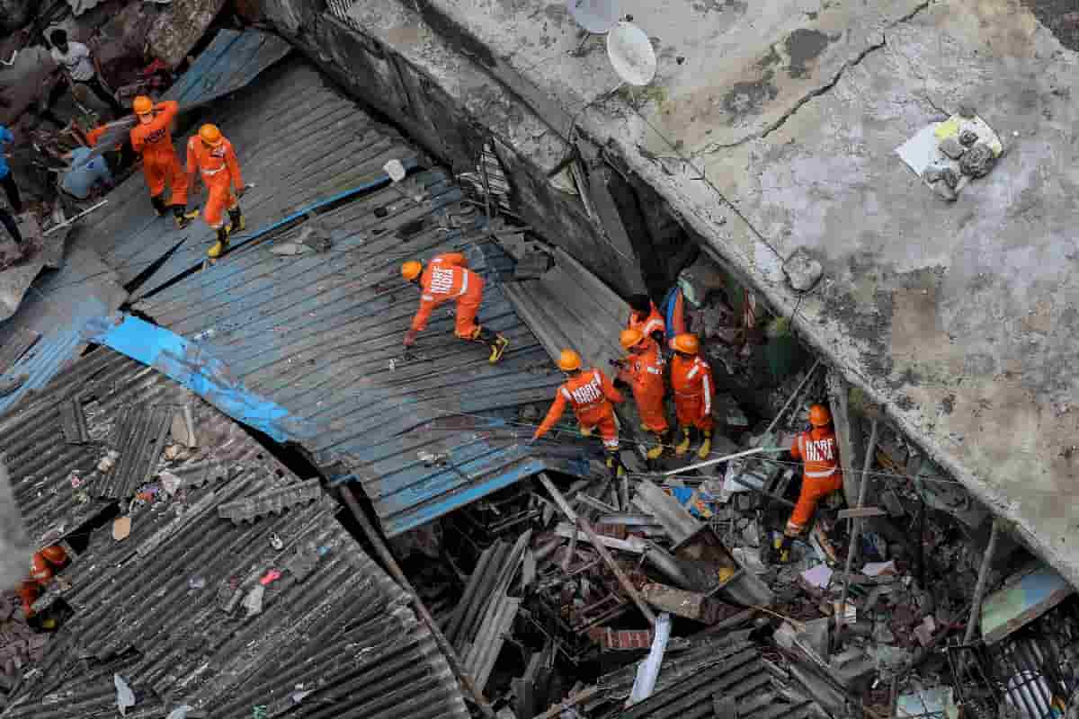 India, crolla palazzina di tre piani