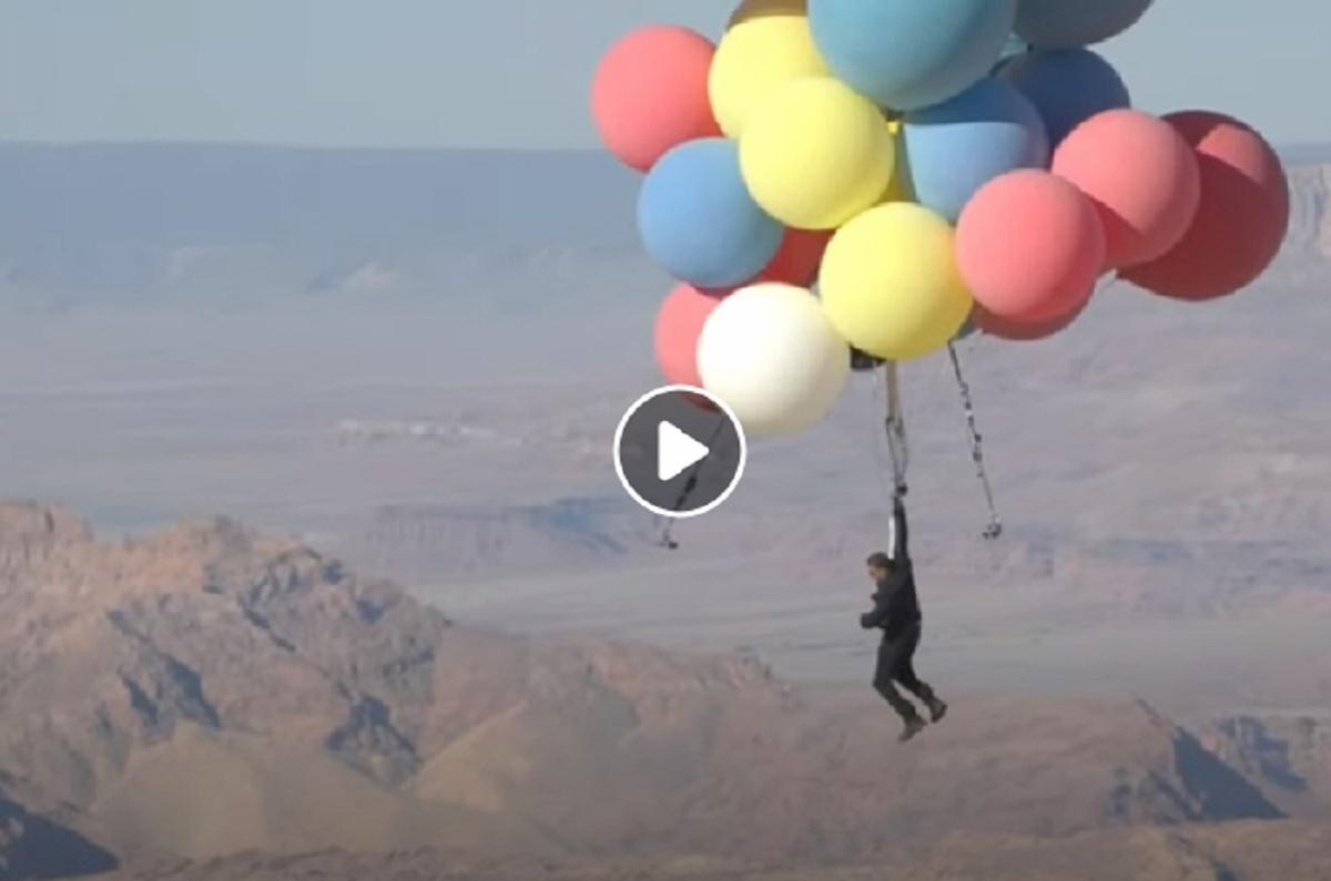 david blaine in volo con i palloncini