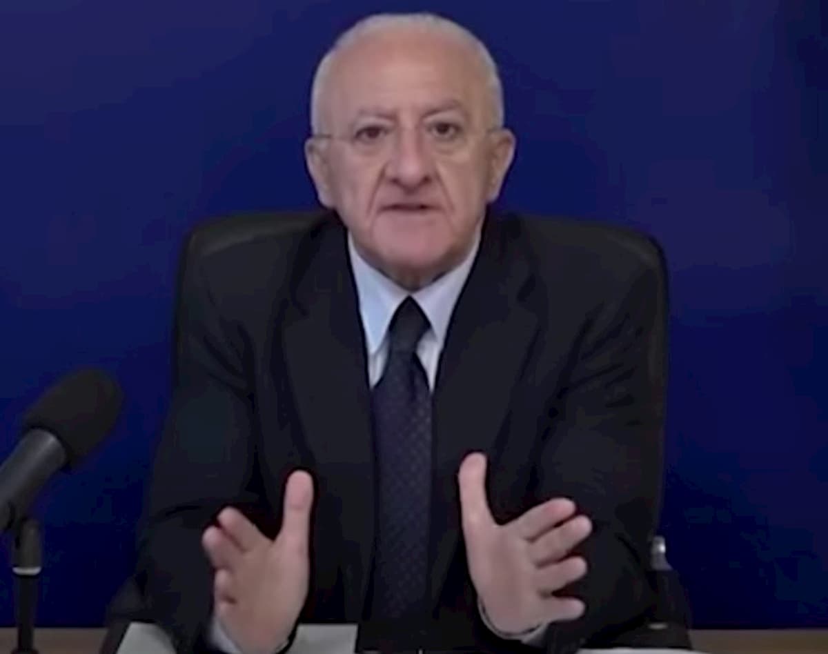 Coronavirus, De Luca: "Se la curva dei contagi non cala chiuderemo tutto" VIDEO